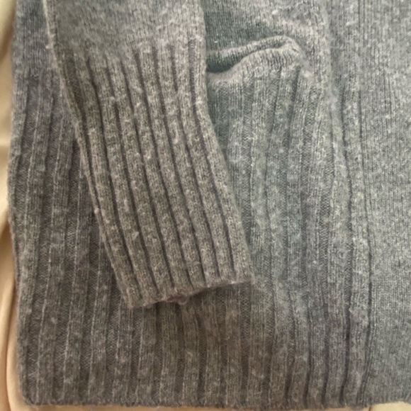 ARITZIA GREY CARDIGAN SUNDAY BEST - Picture 3 of 3